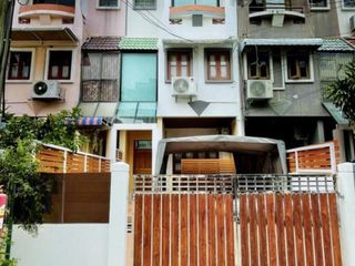 For rent 3 bedrooms townhouse in Bang Na, Bangkok