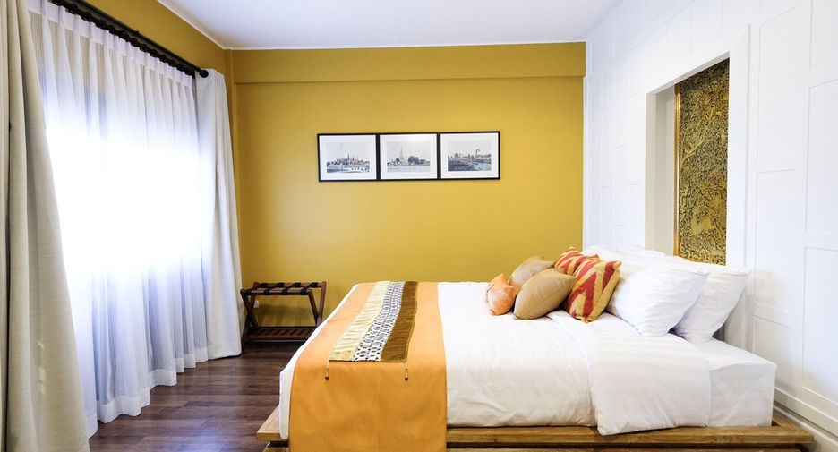 For rent 4 bedrooms townhouse in Watthana, Bangkok