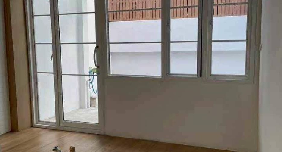 Reihenhaus zur Miete mit 5 Zimmer in Phra Khanong, Bangkok