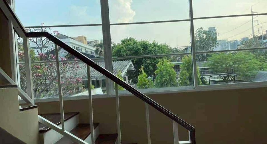 Reihenhaus zur Miete mit 5 Zimmer in Phra Khanong, Bangkok