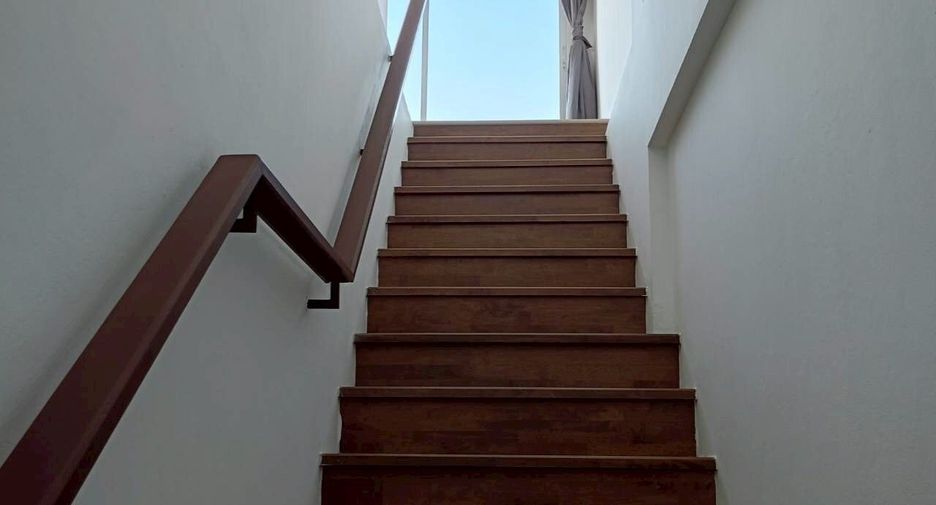 For rent 3 bedrooms townhouse in Lat Phrao, Bangkok
