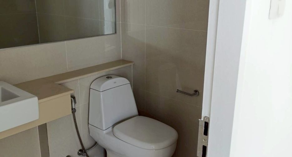 For rent 3 bedrooms townhouse in Lat Phrao, Bangkok