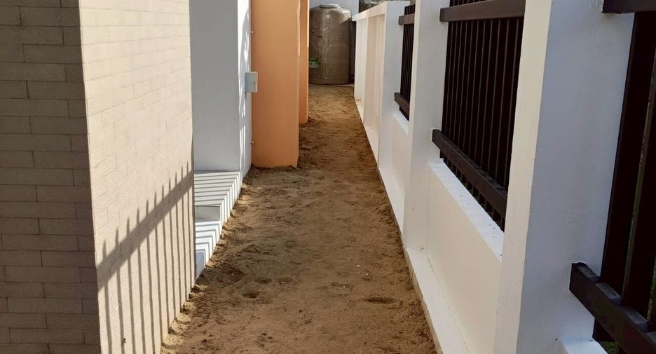 For rent 3 bedrooms townhouse in Lat Phrao, Bangkok