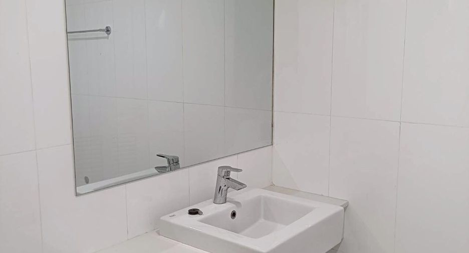 For rent 3 bedrooms townhouse in Lat Phrao, Bangkok