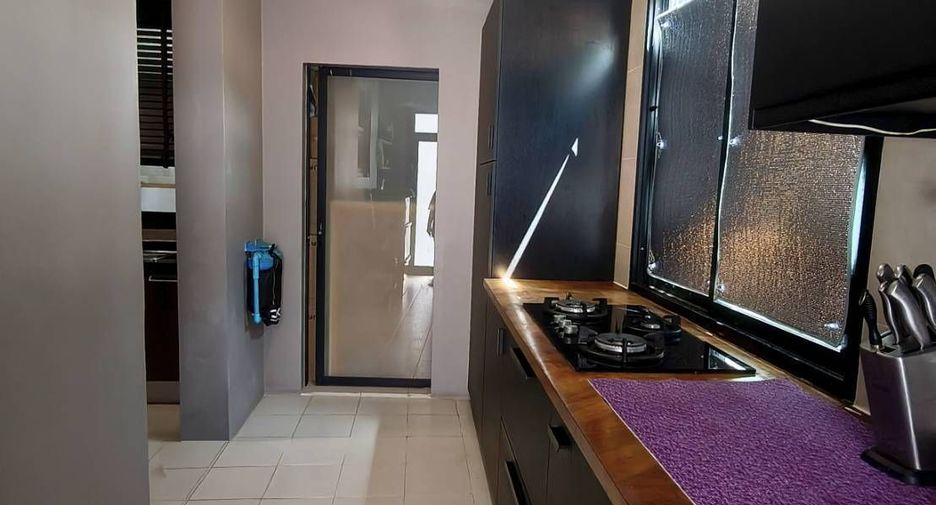 À vendre 3 chambres maison à Saphan Sung, Bangkok