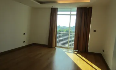 For rent 3 bedrooms condo in Phaya Thai, Bangkok