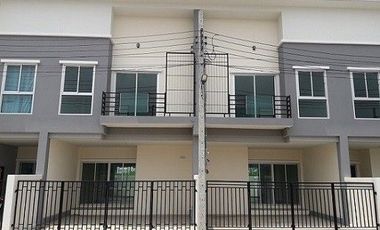 For sale 2 ベッドルーム townhouse in Mueang Samut Prakan, Samut Prakan