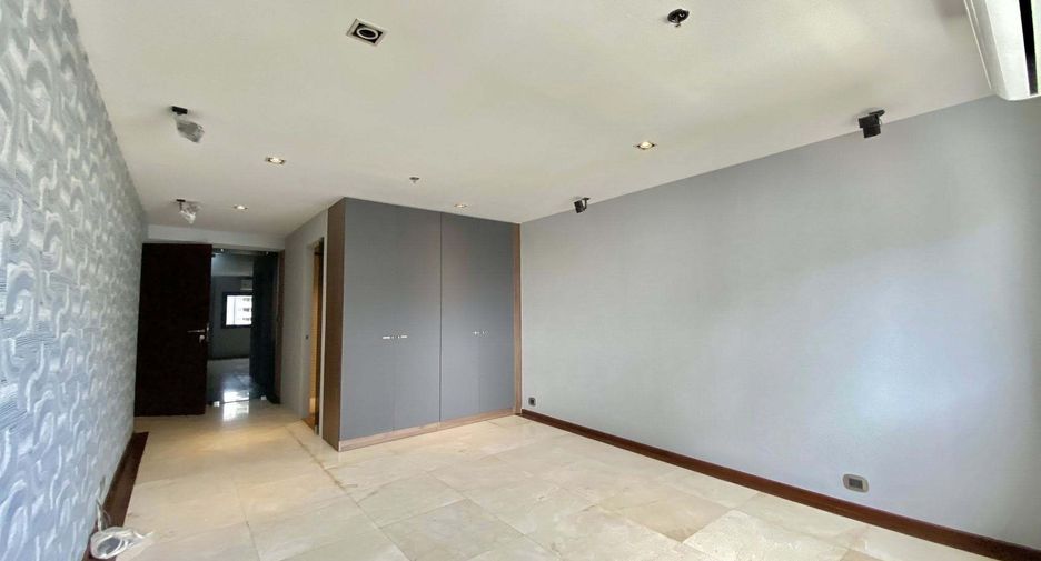 For rent 4 bedrooms condo in Watthana, Bangkok