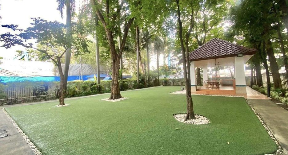 For rent 4 bedrooms condo in Watthana, Bangkok