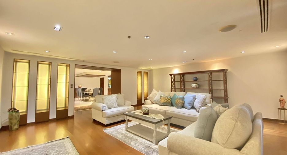 For rent 4 bedrooms condo in Watthana, Bangkok