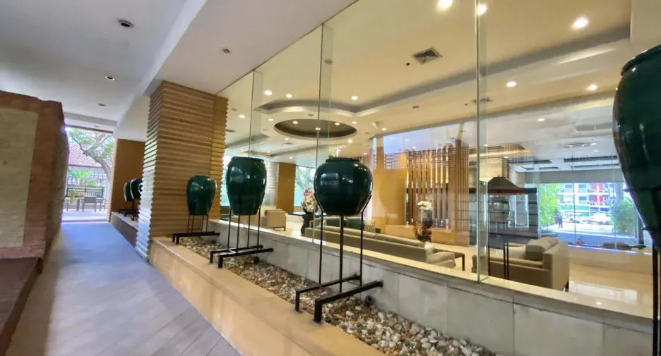 For rent 4 bedrooms condo in Watthana, Bangkok