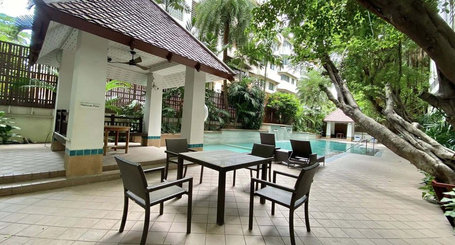 For rent 4 bedrooms condo in Watthana, Bangkok