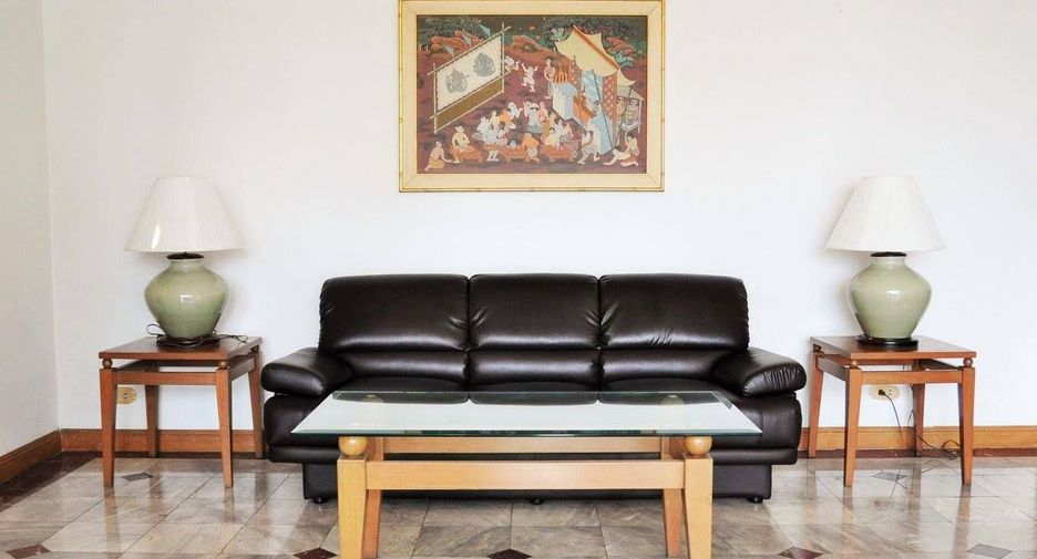 For rent 3 bedrooms apartment in Sathon, Bangkok