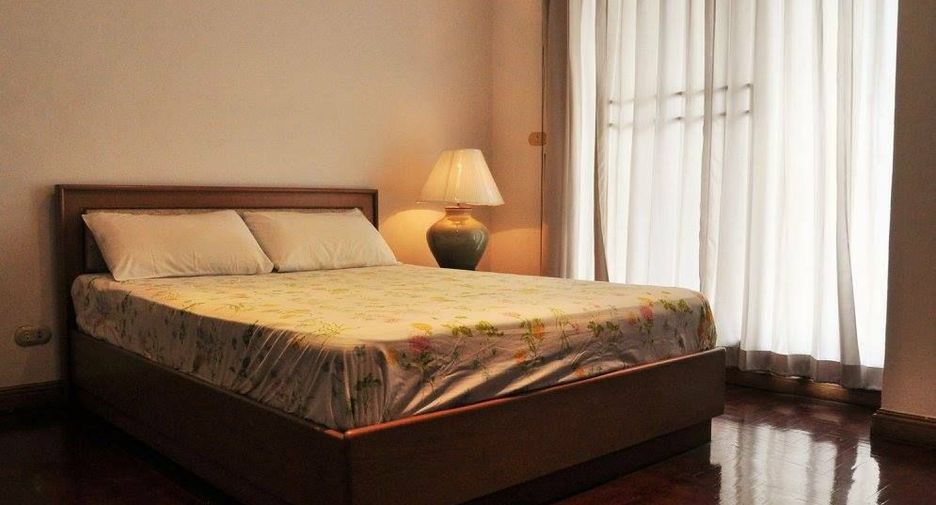 For rent 3 bedrooms apartment in Sathon, Bangkok