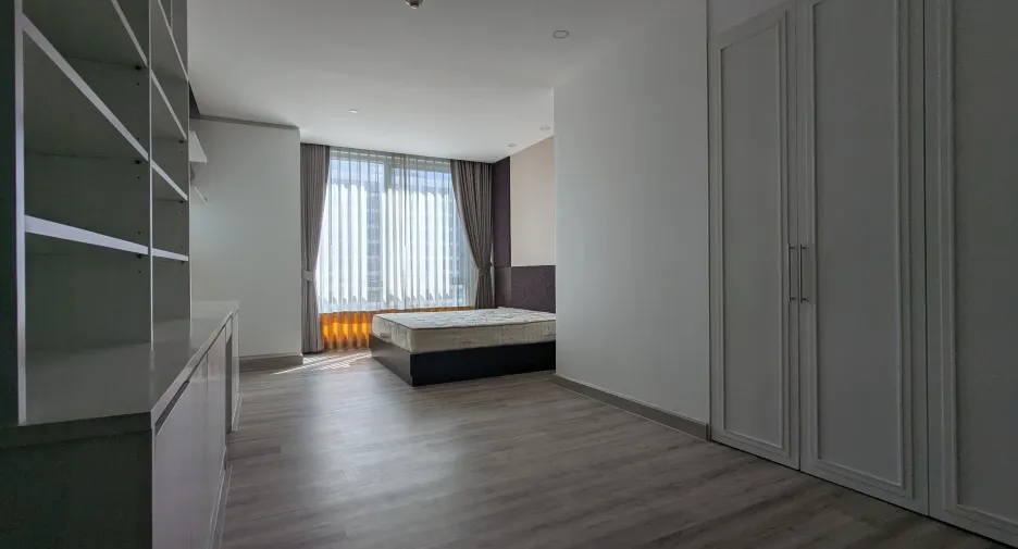 For rent 2 bedrooms condo in Sathon, Bangkok