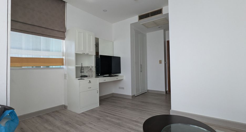 For rent 2 bedrooms condo in Sathon, Bangkok