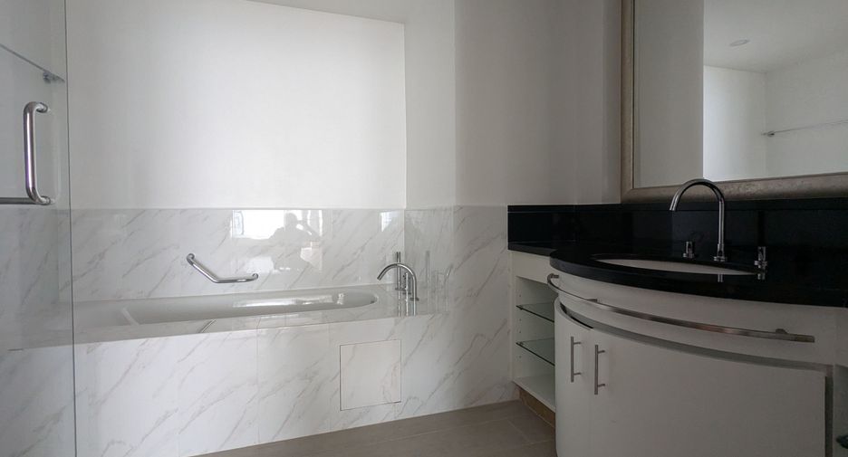 For rent 2 bedrooms condo in Sathon, Bangkok