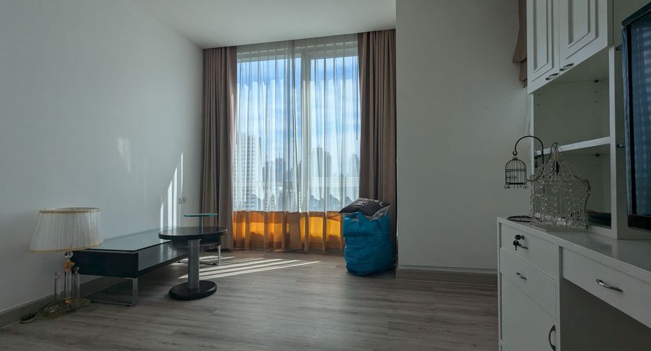 For rent 2 bedrooms condo in Sathon, Bangkok