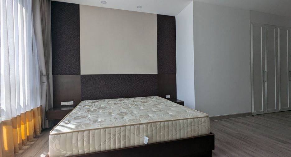 For rent 2 bedrooms condo in Sathon, Bangkok