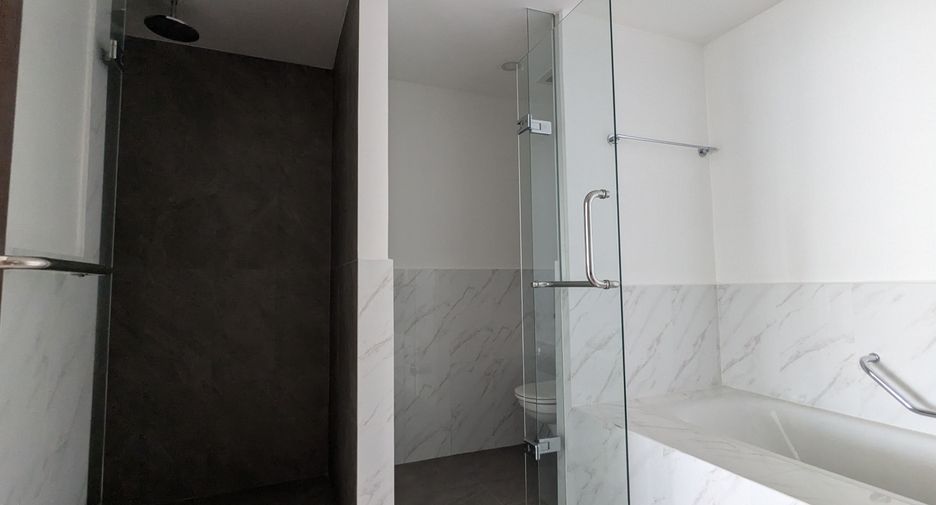 For rent 2 bedrooms condo in Sathon, Bangkok