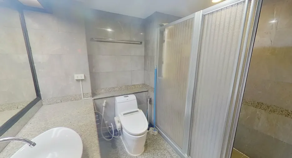 For rent 2 ベッドルーム condo in Watthana, Bangkok
