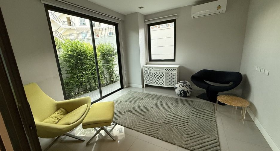 For rent 4 bedrooms house in Wang Thonglang, Bangkok