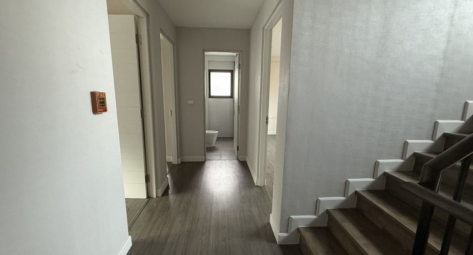 For rent 4 bedrooms house in Wang Thonglang, Bangkok