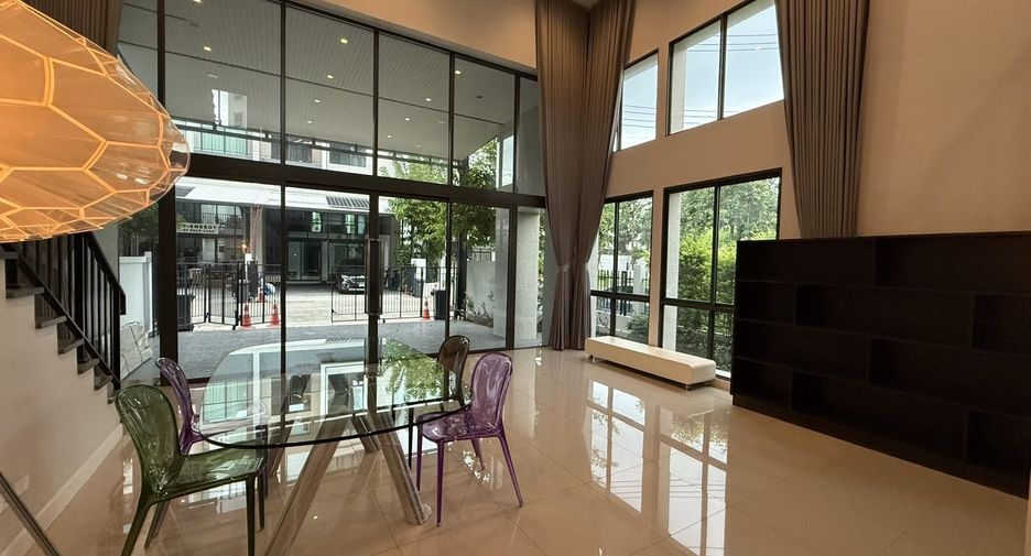 For rent 4 bedrooms house in Wang Thonglang, Bangkok