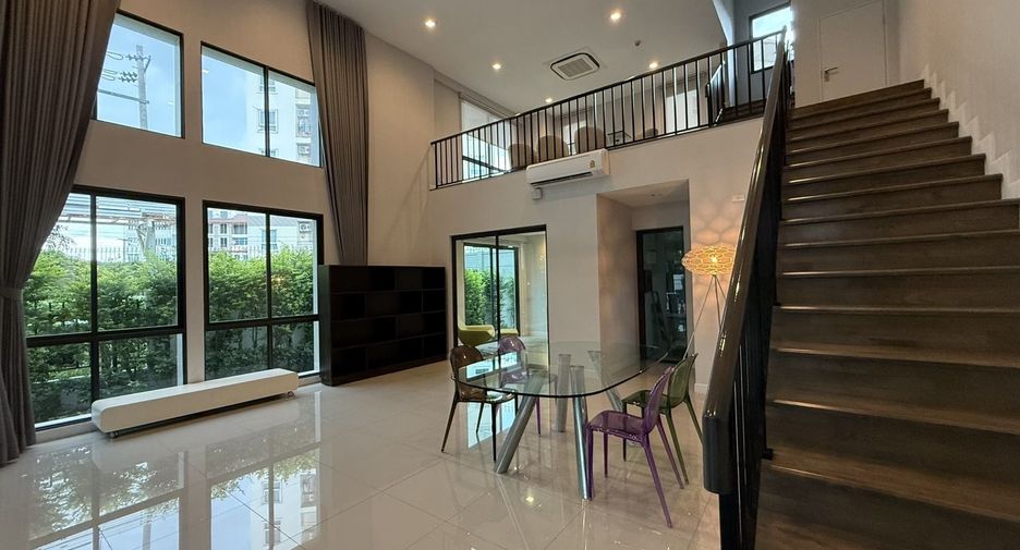 For rent 4 bedrooms house in Wang Thonglang, Bangkok