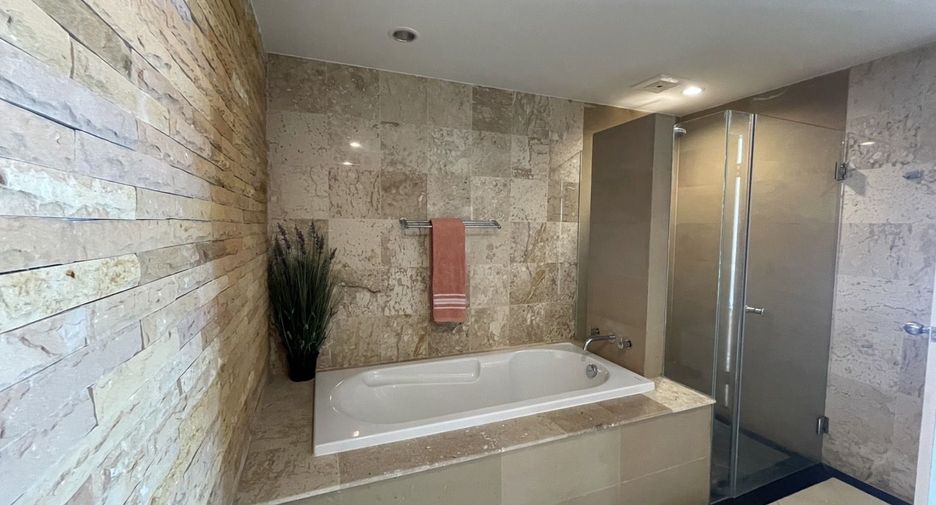 For rent 2 bedrooms condo in Mueang Phuket, Phuket