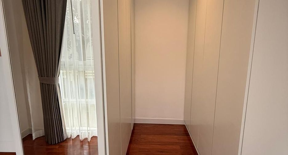 Condo en alquiler de 4 habitaciones en Watthana, Bangkok