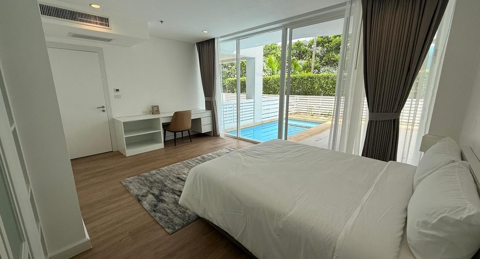 For rent 4 bedrooms condo in Watthana, Bangkok