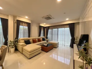 出租 4 卧室 独立屋 在 Saphan Sung, 曼谷