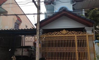 Casa adosada en venta de 2 habitaciones en Bang Khen, Bangkok