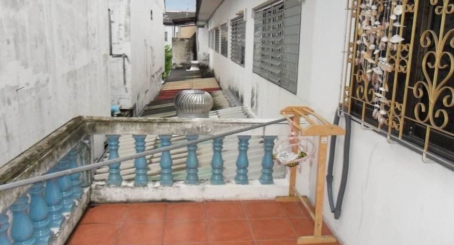 Casa adosada en venta de 2 habitaciones en Bang Khen, Bangkok