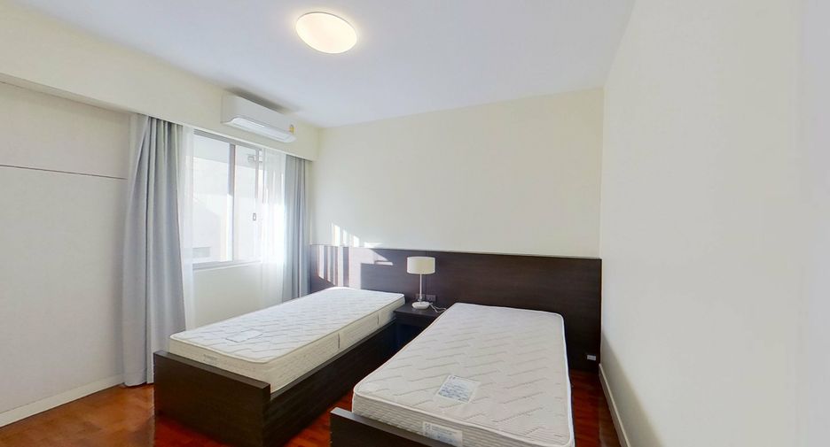 For rent 2 bedrooms condo in Khlong Toei, Bangkok