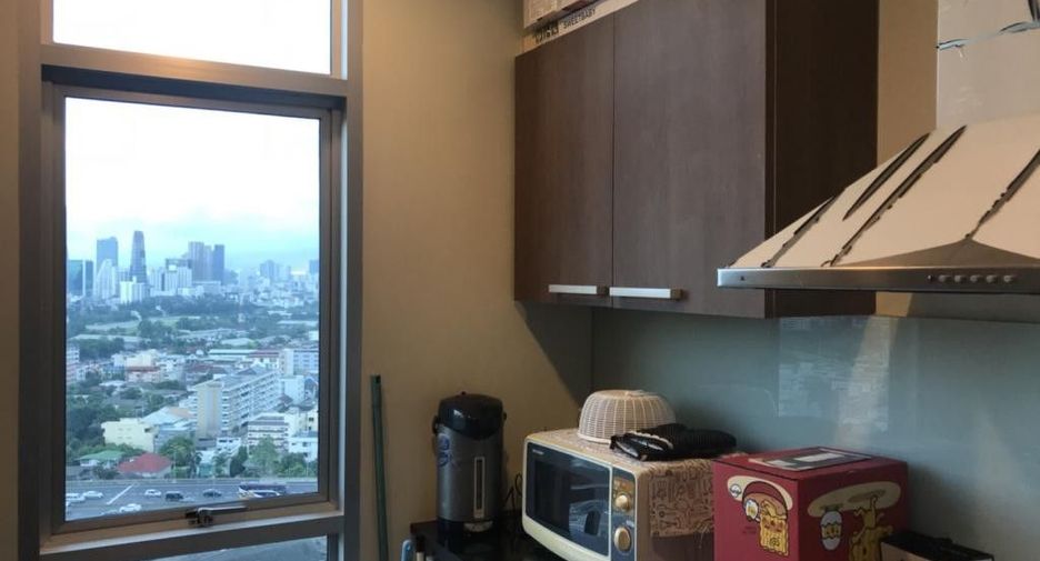 For rent 2 bedrooms condo in Ratchathewi, Bangkok