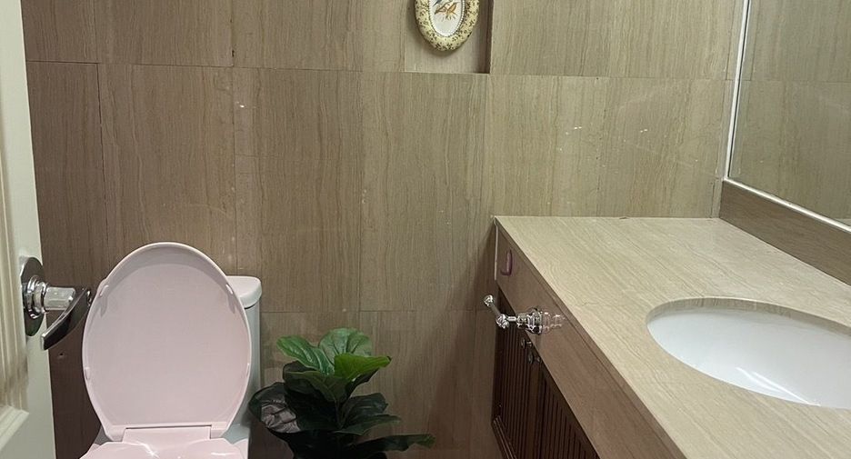 Wohnung zur Miete mit 2 Zimmer in Pathum Wan, Bangkok