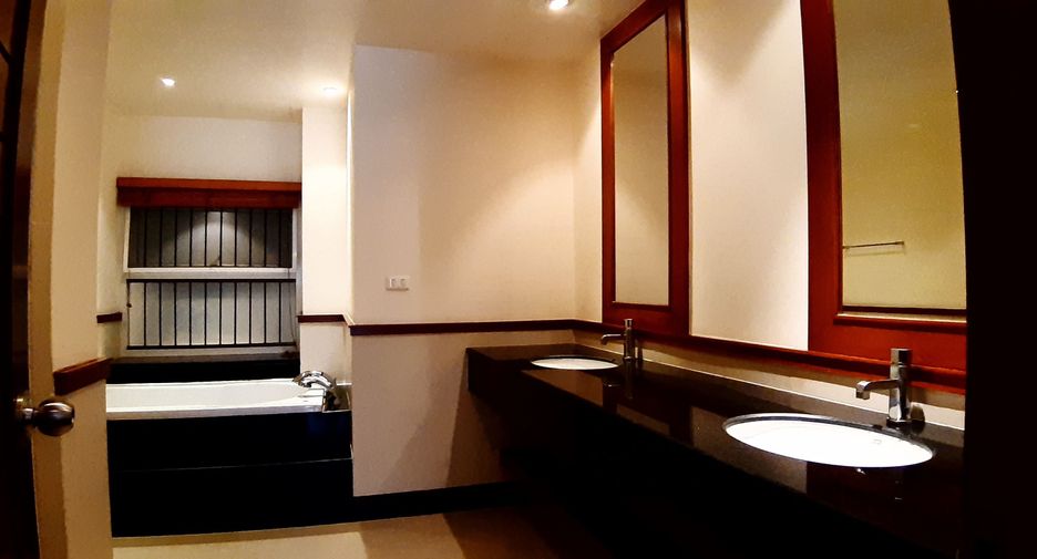 For rent 3 ベッドルーム condo in Sathon, Bangkok