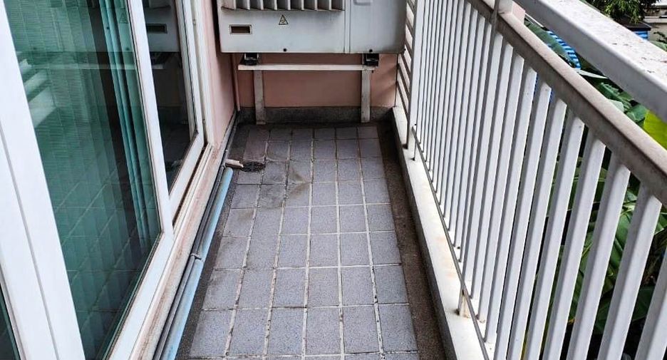 For sale 3 bedrooms condo in Watthana, Bangkok