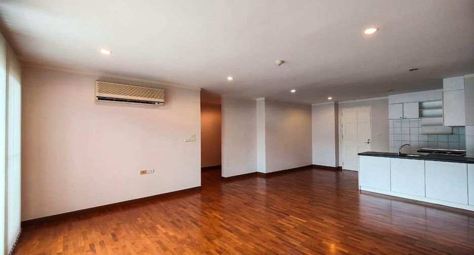 For sale 3 bedrooms condo in Watthana, Bangkok
