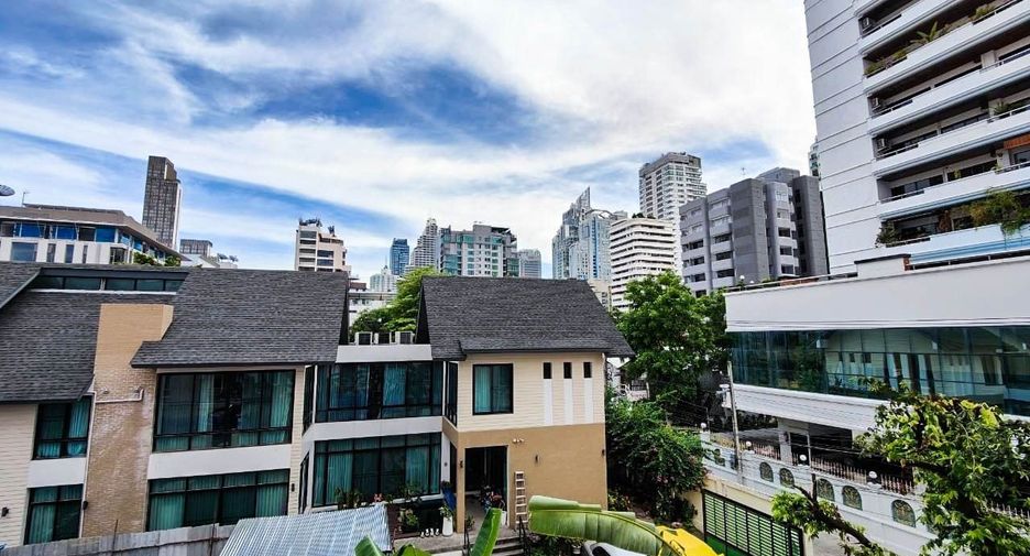 For sale 3 bedrooms condo in Watthana, Bangkok