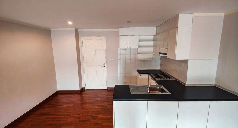 For sale 3 bedrooms condo in Watthana, Bangkok