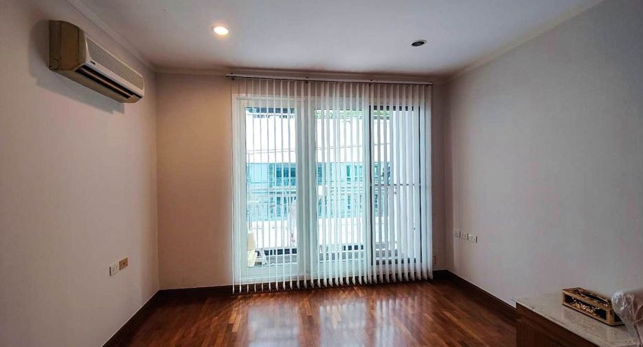 For sale 3 bedrooms condo in Watthana, Bangkok