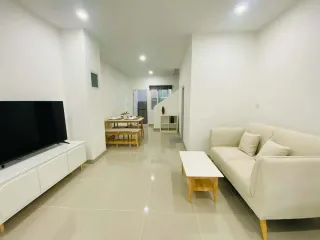 出租 2 卧室 联排别墅 在 Phuket Town, 普吉