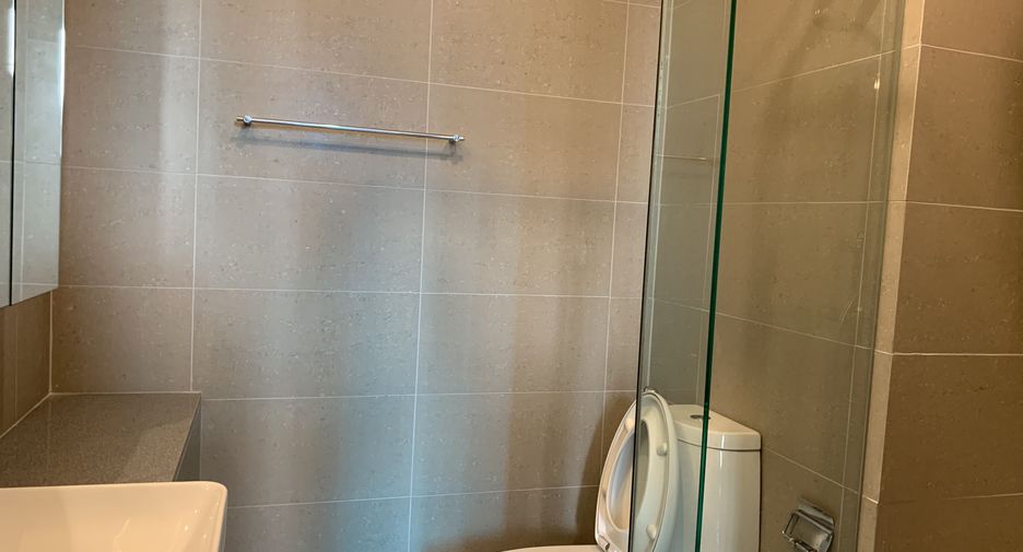 For rent studio condo in Pathum Wan, Bangkok