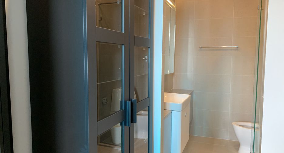 For rent studio condo in Pathum Wan, Bangkok