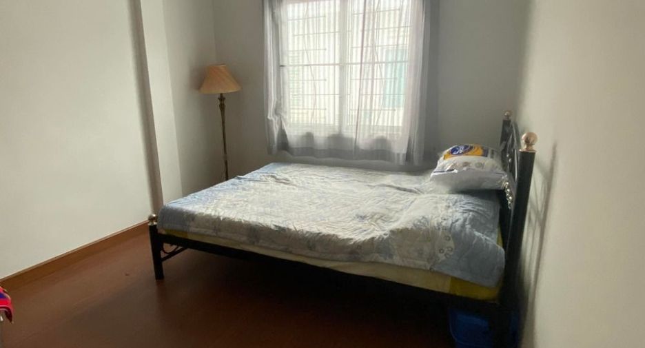 Reihenhaus zum Kauf mit 3 Zimmer in Khlong Sam Wa, Bangkok