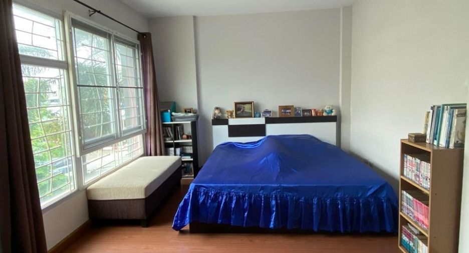 Reihenhaus zum Kauf mit 3 Zimmer in Khlong Sam Wa, Bangkok