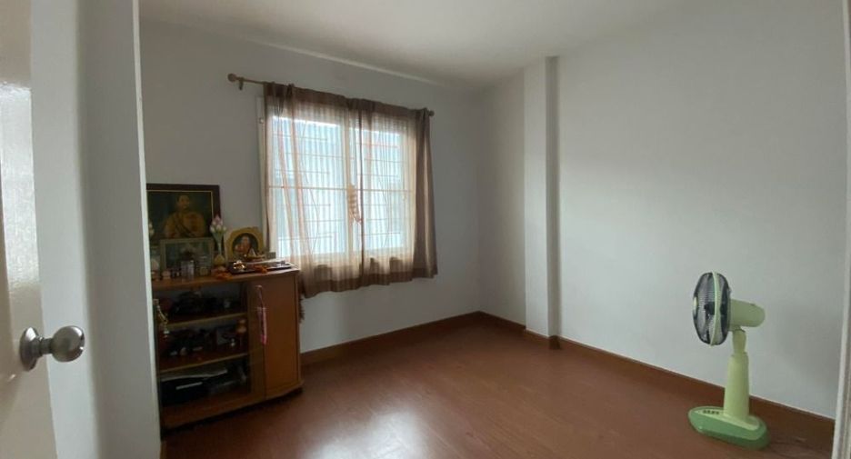 Reihenhaus zum Kauf mit 3 Zimmer in Khlong Sam Wa, Bangkok
